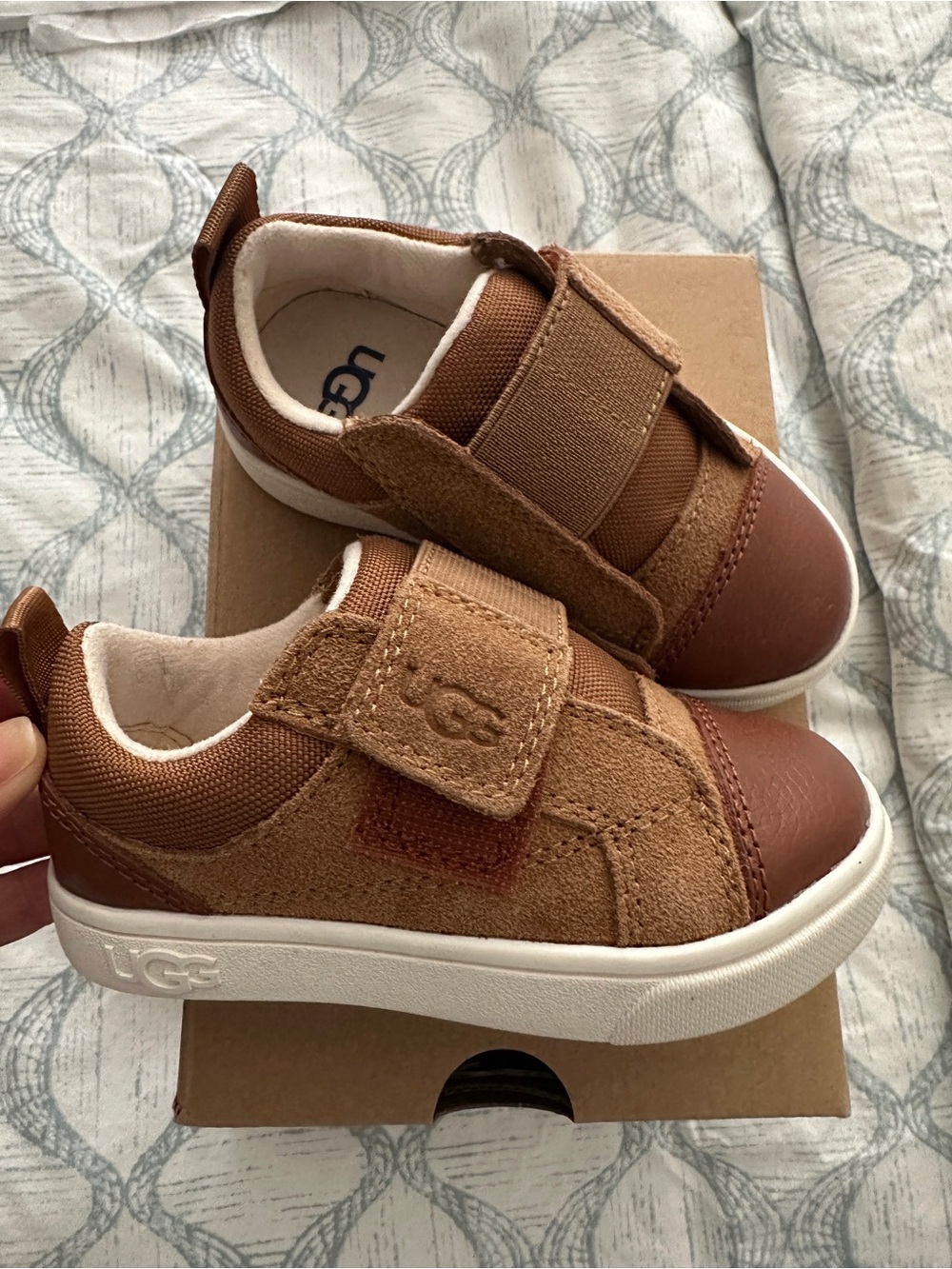 UGG Kids Brown Leather & Suede Velcro Sneakers Size 7